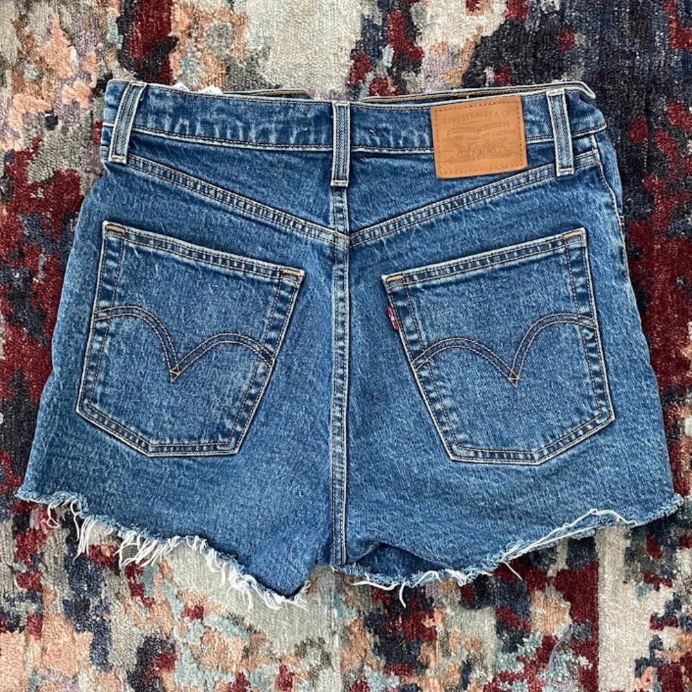 Levi's Ribcage High Rise Shorts 27 - Picture 2 of 4